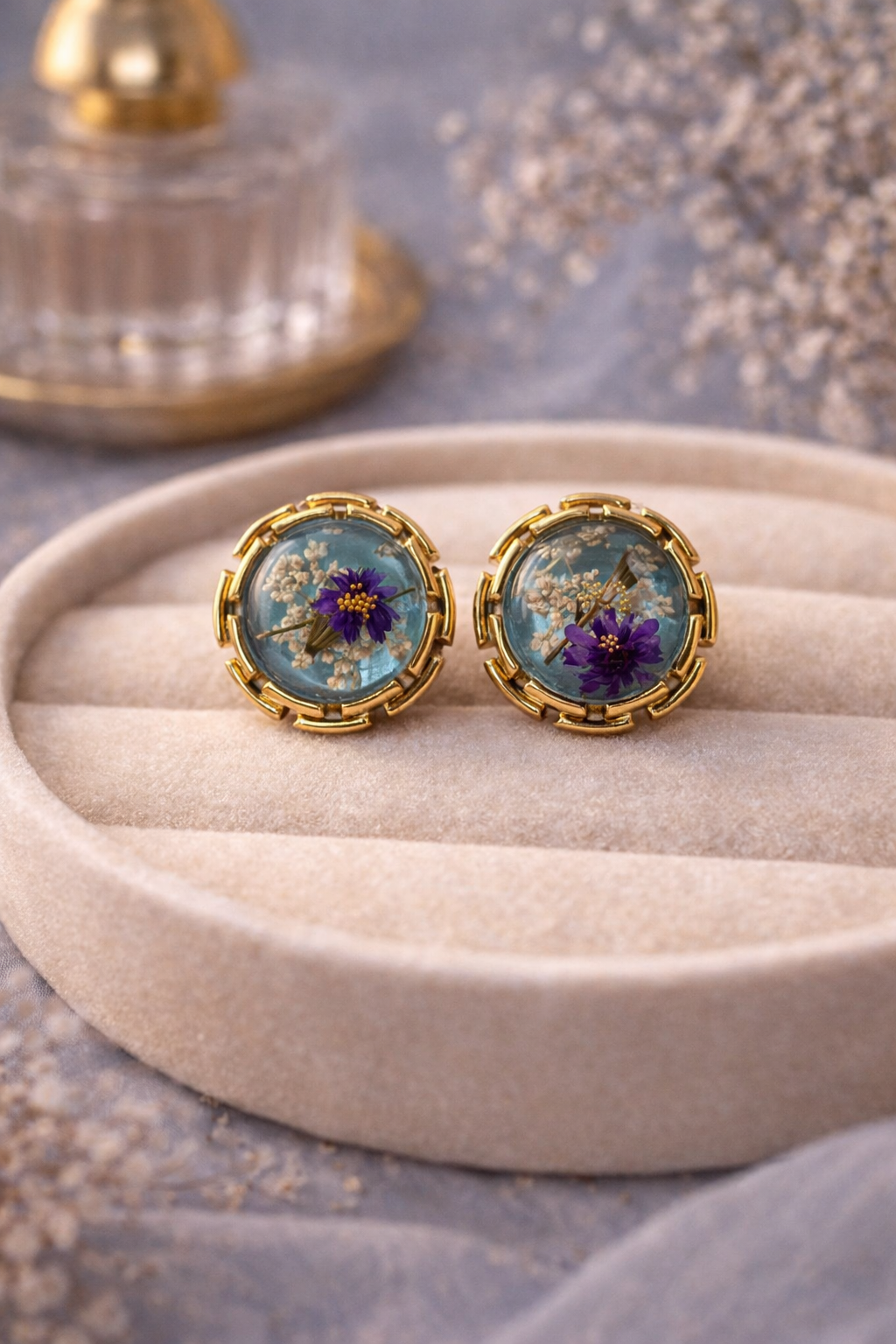 Resin Indigo Botanic Stud